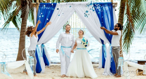 Nieszablonowy ślub na prywatnej plaży, podróże poślubne na Karaibach