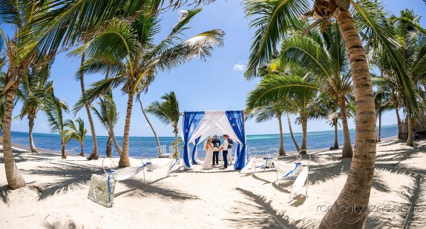 Ceremonia ślubna, wśród palm
