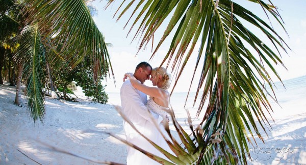 Nieszablonowy ślub na tropikalnej plaży, Karaiby
