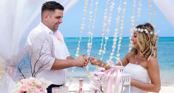 Zaręczyny na dominikańskiej plaży, zagraniczne podróże poślubne