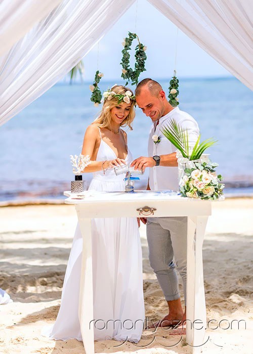 Ślub na plaży, ceremonia piasku