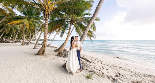 Śluby symboliczne na prywatnej plaży, zagraniczne podróże poślubne