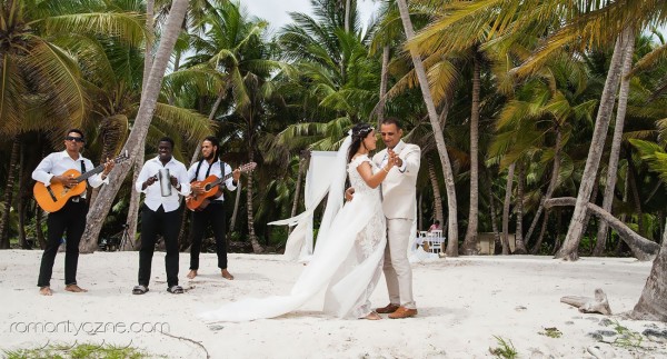 Ślub na wyspie Saona, wśród palm