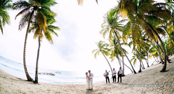 Ceremonie ślubne na rajskiej plaży, romantyczne ceremonie