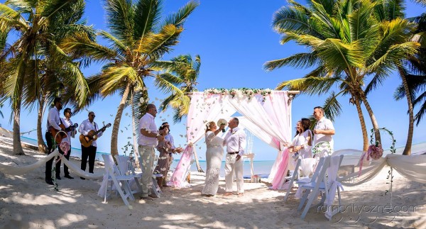 Tropikalny ślub w gronie przyjaciół