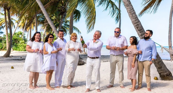 Śluby z gośćmi na plaży