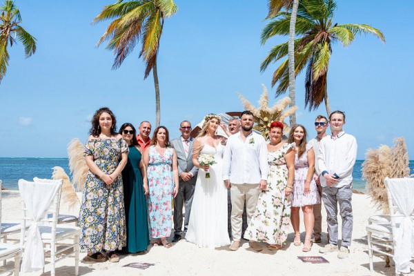 ślub na plaży z rodziną