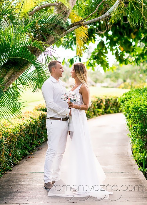 Ceremonie ślubne na tropikalnej plaży, tropikalne śluby