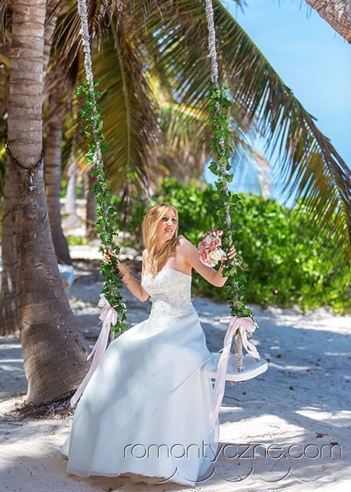 Śluby oficjalne na tropikalnej plaży, podróże poślubne na Karaibach