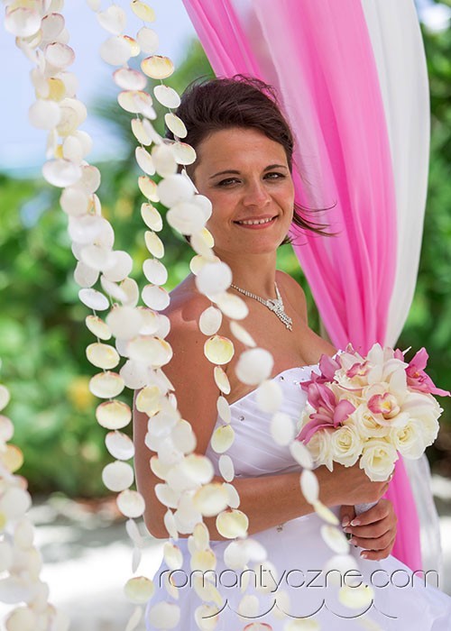 Śluby za granicą na rajskiej plaży, tropikalne śluby