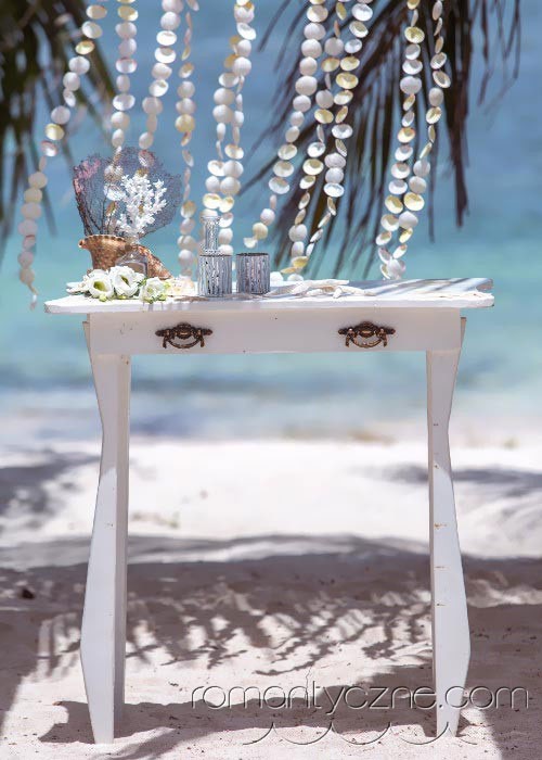 Ceremonie ślubne na tropikalnej plaży, podróże poślubne na Karaibach