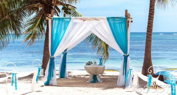 Śluby oficjalne na tropikalnej plaży, Karaiby
