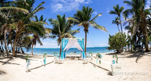 Ceremonie ślubne na tropikalnej plaży, podróże poślubne na Karaibach