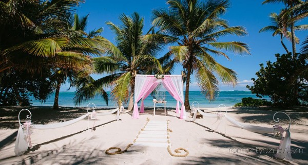 Śluby za granicą na dominikańskiej plaży, podróże poślubne na Karaibach