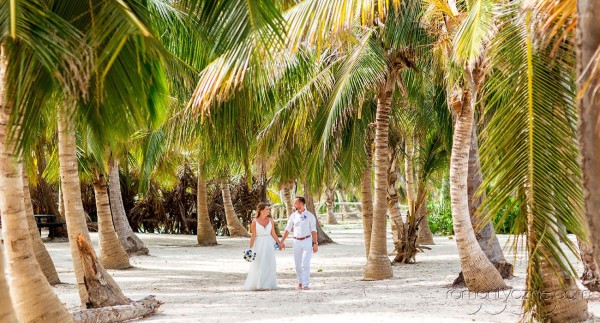 Śluby oficjalne na prywatnej plaży, tropikalne śluby