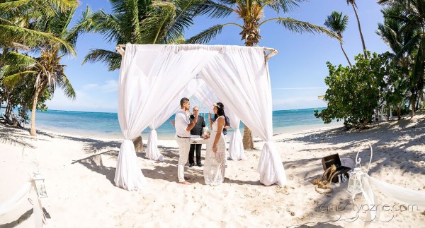 Ceremonie ślubne na rajskiej plaży, Karaiby