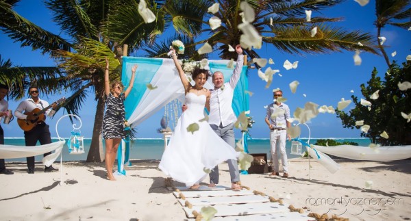 Ceremonie ślubne na tropikalnej plaży, organizacja ślubu