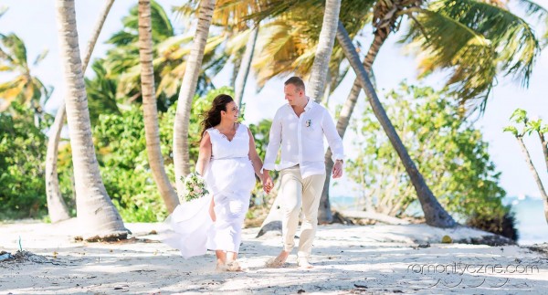 Tropikalne śluby spacer po plaży