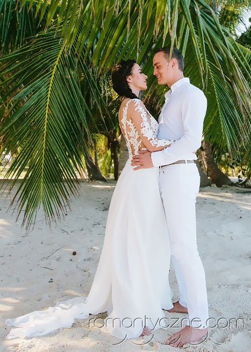 Śluby oficjalne na tropikalnej plaży, zagraniczne podróże poślubne