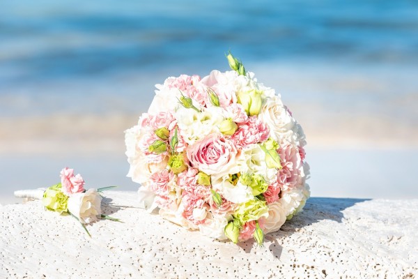 ślub na plaży - kwiaty