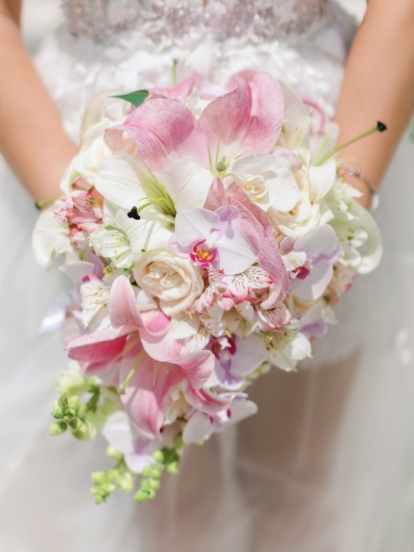 bukiet ślubny z liliami