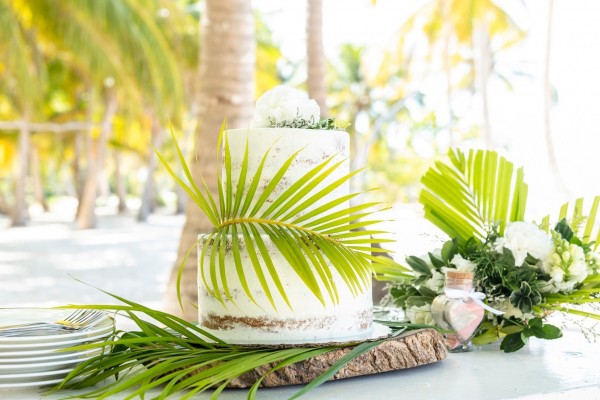 tort ślubny z palmowym liściem