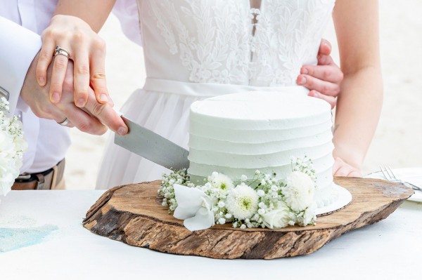 klasyczny tort ślubny